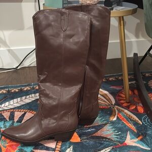 Knee loose fit cowboy boot price drop! Never worn ❤️